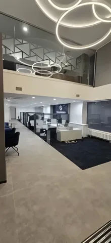 Halka armatürlü galeri boşluğu ve şube içi
